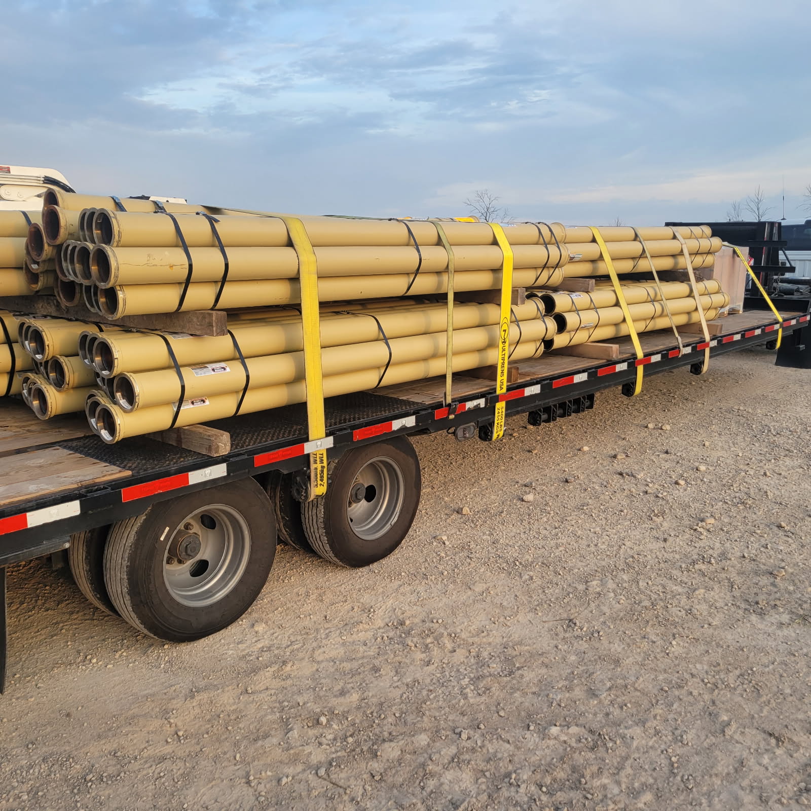 Yellow Flanged Drill Pipes & Casing Bundles